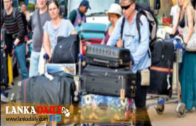 වසරේ ගතවූ කාලය තුළ සංචාරකයින්ගේ පැමිණීම ලක්ෂ 5 ඉක්මවයි