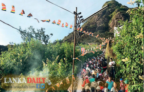 ශ්‍රී පාදය වන්දනා කරන්න. කිසිදු අවදානමක් නැහැ