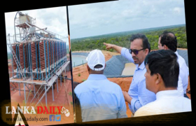 වලානෙන් වැටලු අරුවක්කාලු ඛනිජ වැලි ව්‍යාපෘතියට මොකද වුණේ ? ඇමැතිවත් වටේ යවලා, නැති වුණේ ඩොලර්