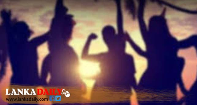 නකල්ස් කැලේ ෆේස්බුක් සාද දැමු තරුණ තරුණියෝ අත්අඩංගුවට