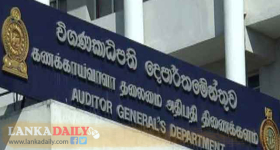 විගණකාධිපති සටනෙන් ජයරත්න මහත්මිය ජය ගනී.